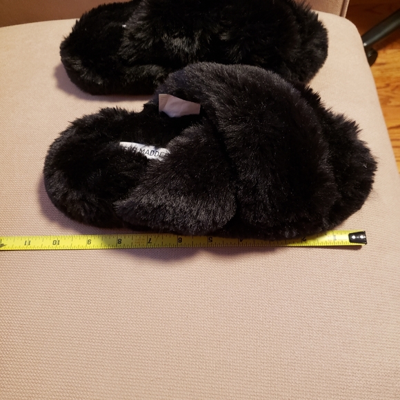 STEVE MADDEN Women's 'Crissy' Black Faux Fur Slipp - Picture 5 of 6